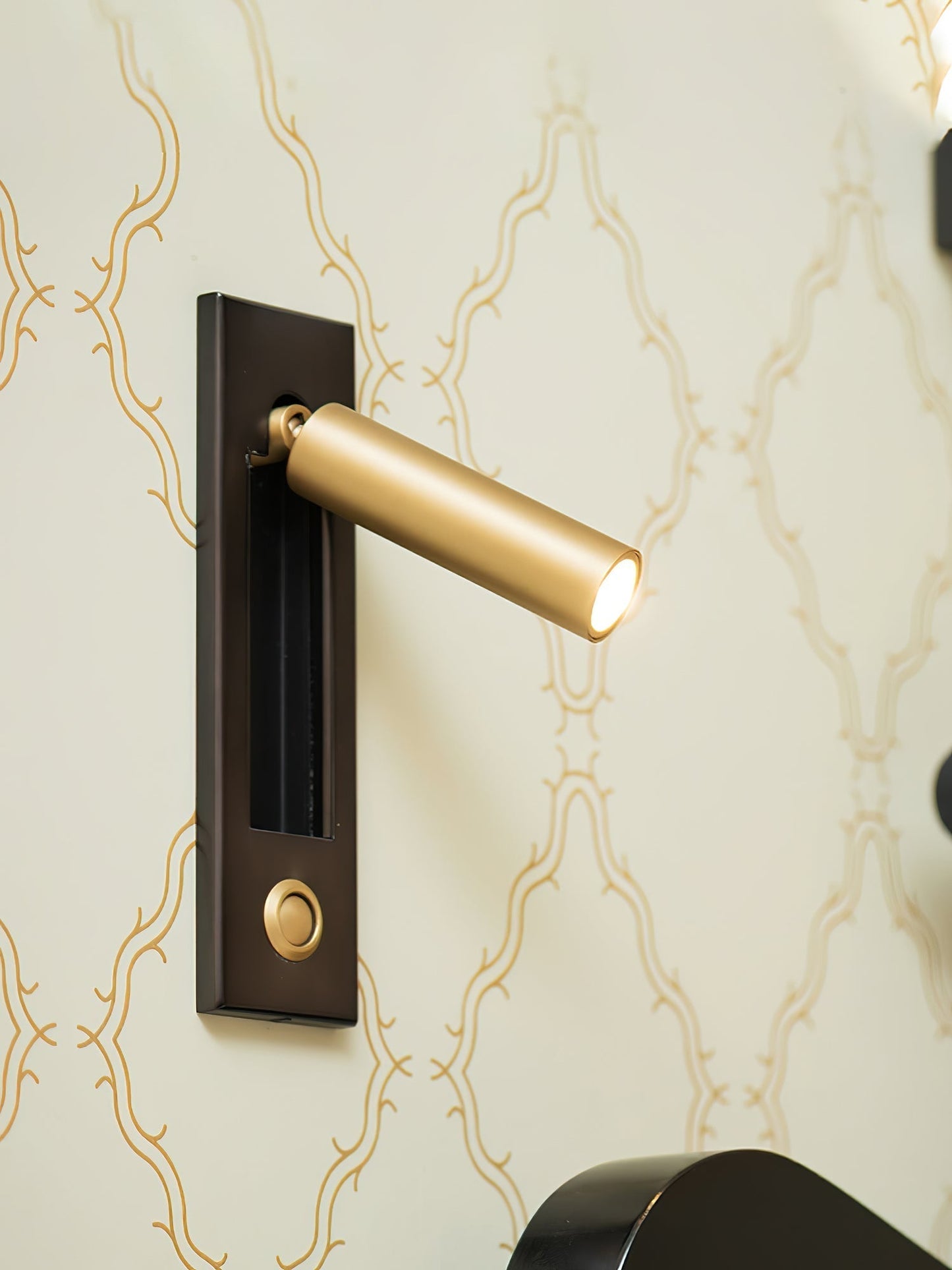 Claro Bedside Light